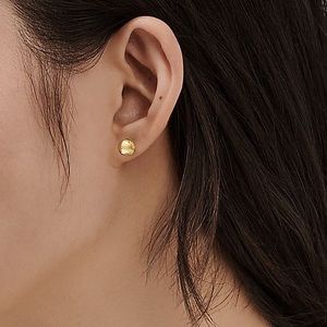 Tiffany Ball Earrings
in Yellow Gold, 8 mm